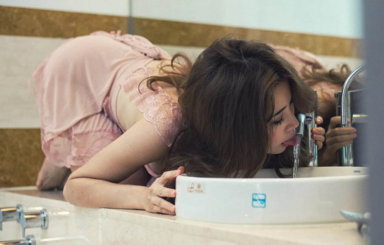 Photo wallpaper water, girl, crane