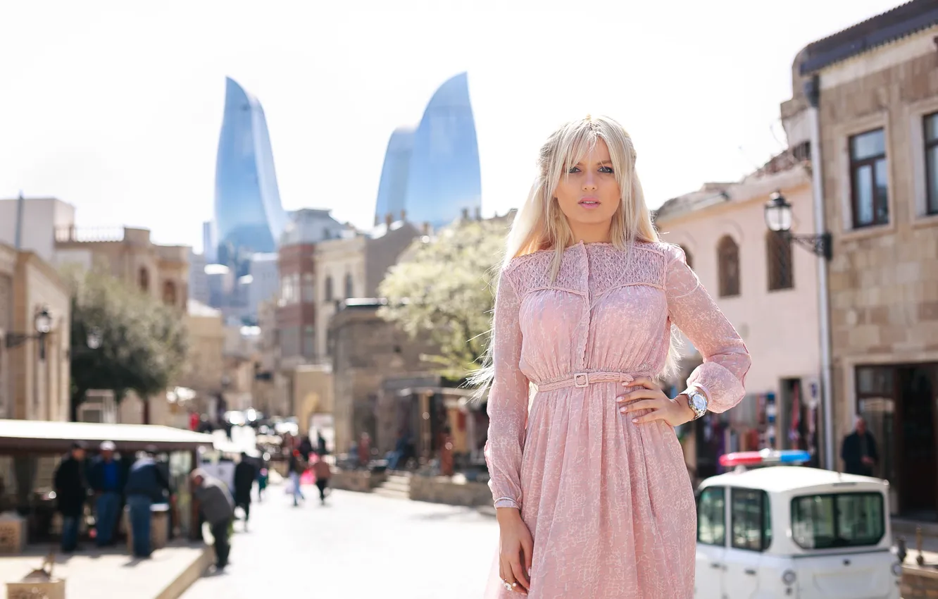 Photo wallpaper summer, look, girl, face, the city, hair, cutie