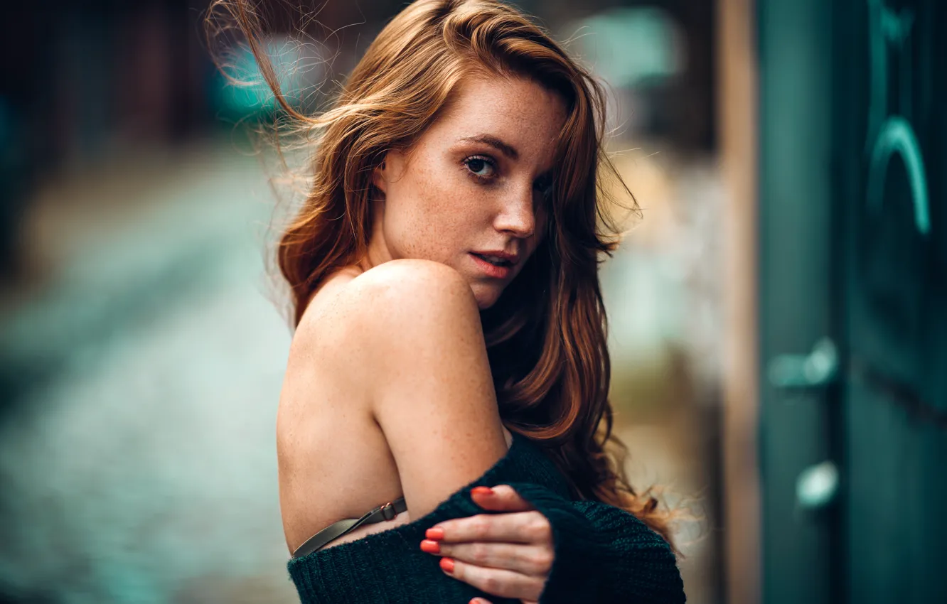 Photo wallpaper look, girl, face, pose, portrait, freckles, red, shoulders