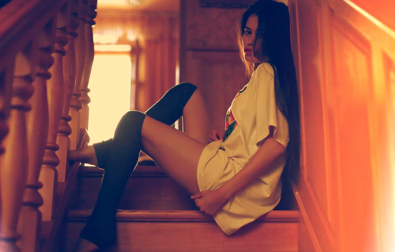 Photo wallpaper look, girl, brunette, t-shirt, ladder, steps, singer, legs