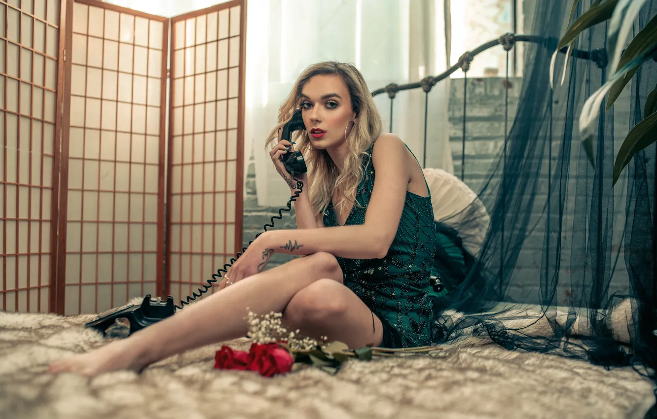 Photo wallpaper girl, bed, phone