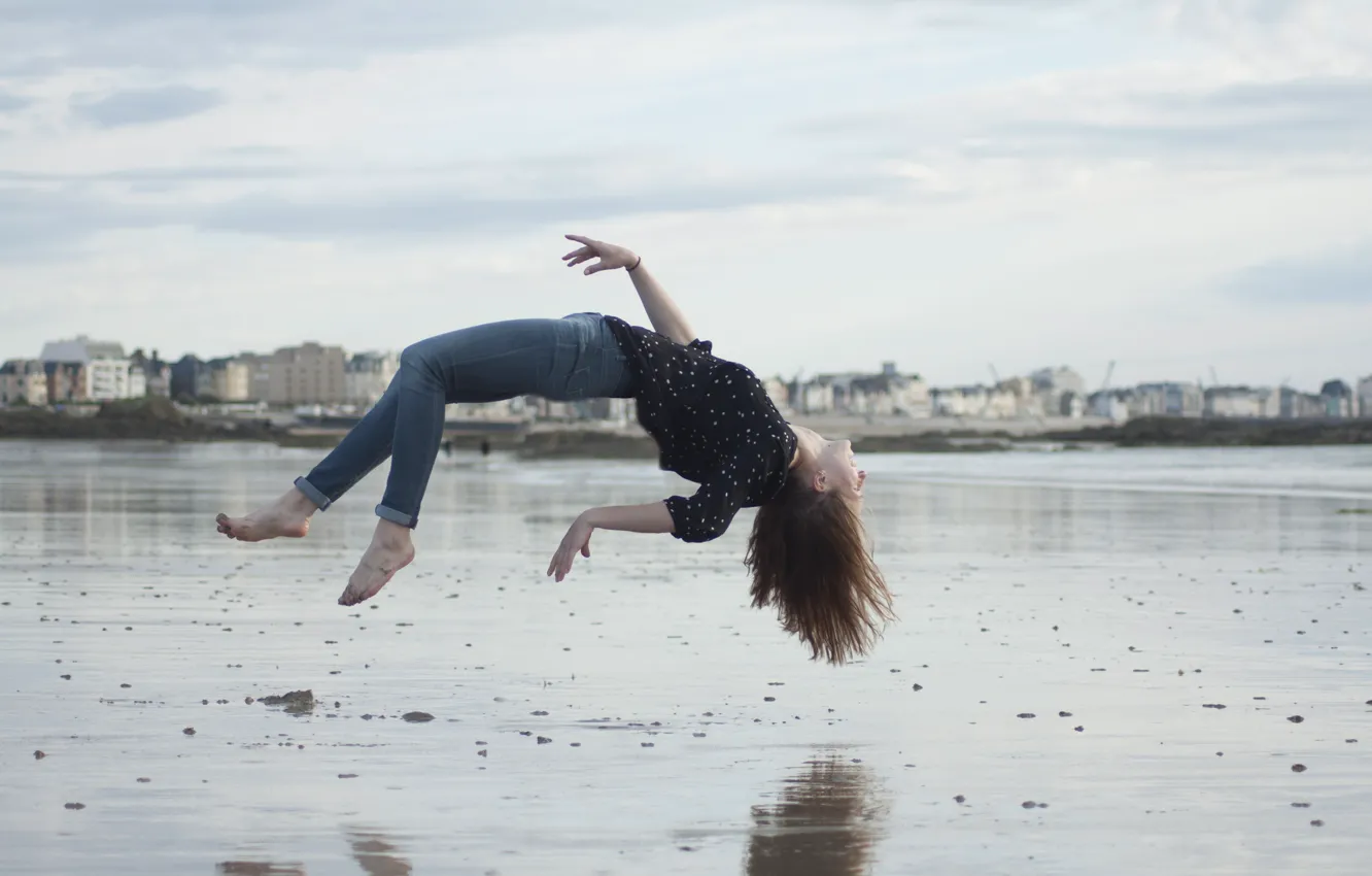 Photo wallpaper beach, girl, the city, levitation