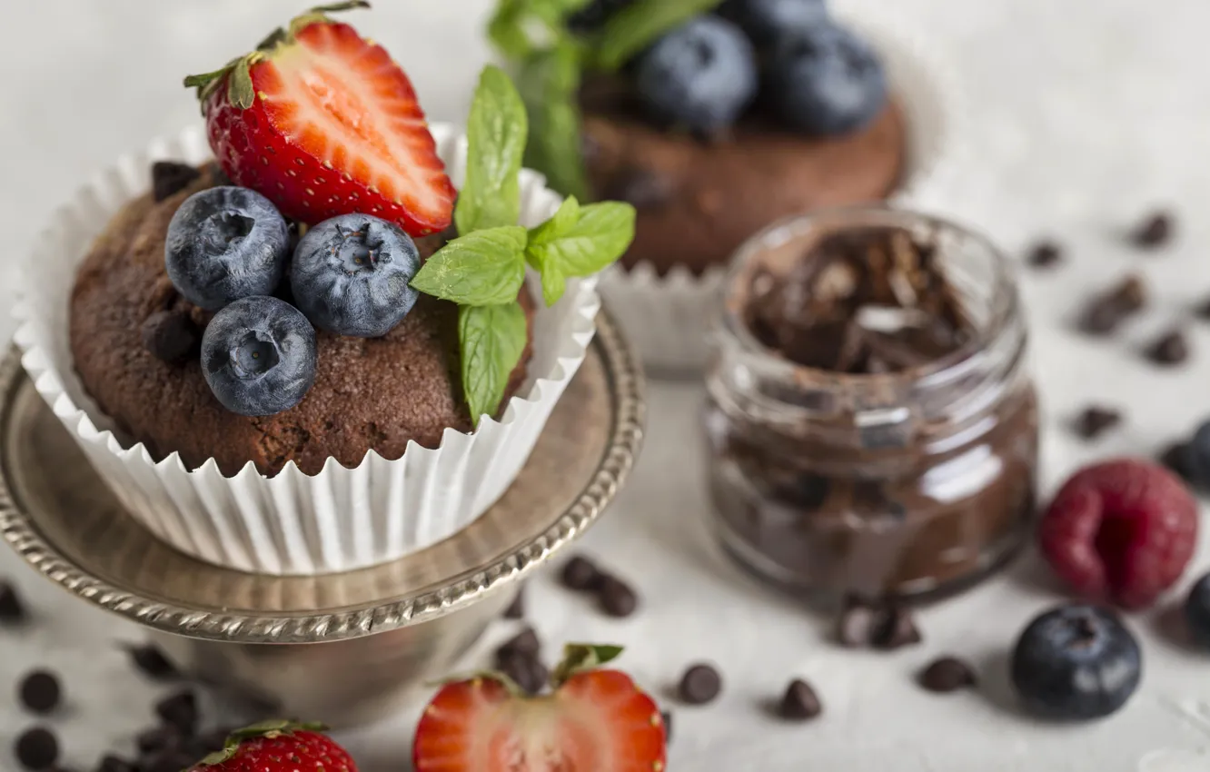 Photo wallpaper berries, strawberry, cupcakes, blueberries, cupcakes, chocolate cream