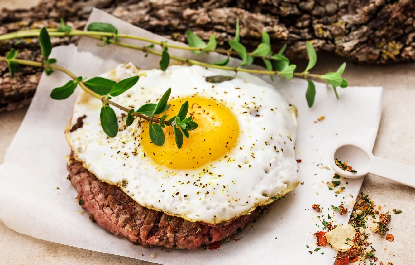 Photo wallpaper eggs, meat, scrambled eggs, spices