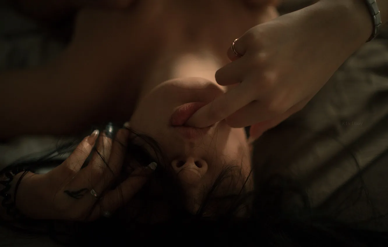 Photo wallpaper girl, model, photographer, lips, girl, fingers, photography, photographer