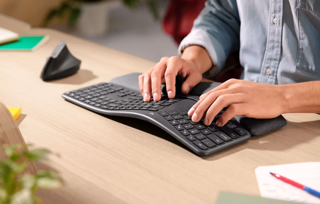 Photo wallpaper Hands, Male, Logitech, Bluetooth, Ergonomic keyboard, Bluetooth Ergonomic Keyboard, Logitech ERGO K860