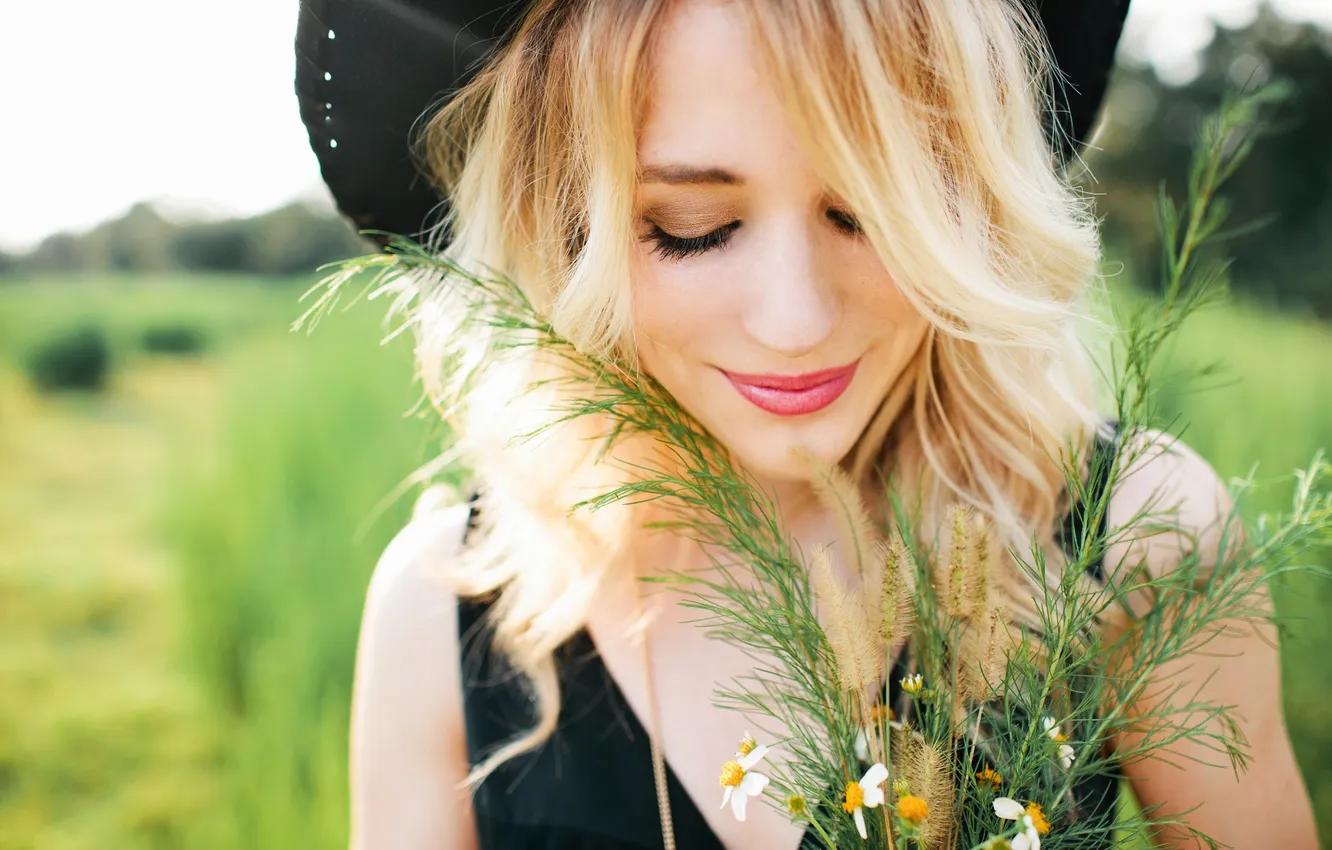 Photo wallpaper girl, smile, hat, blonde
