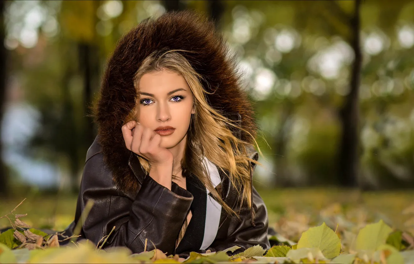 Photo wallpaper girl, photo, photographer, purple eyes, leaves, model, bokeh, lips