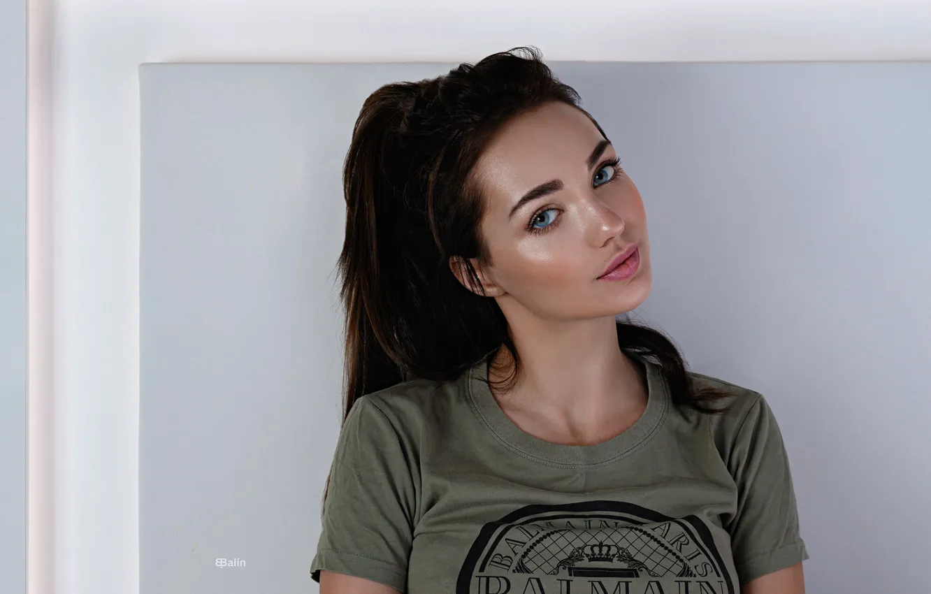 Photo wallpaper look, pose, model, portrait, makeup, t-shirt, hairstyle, brown hair