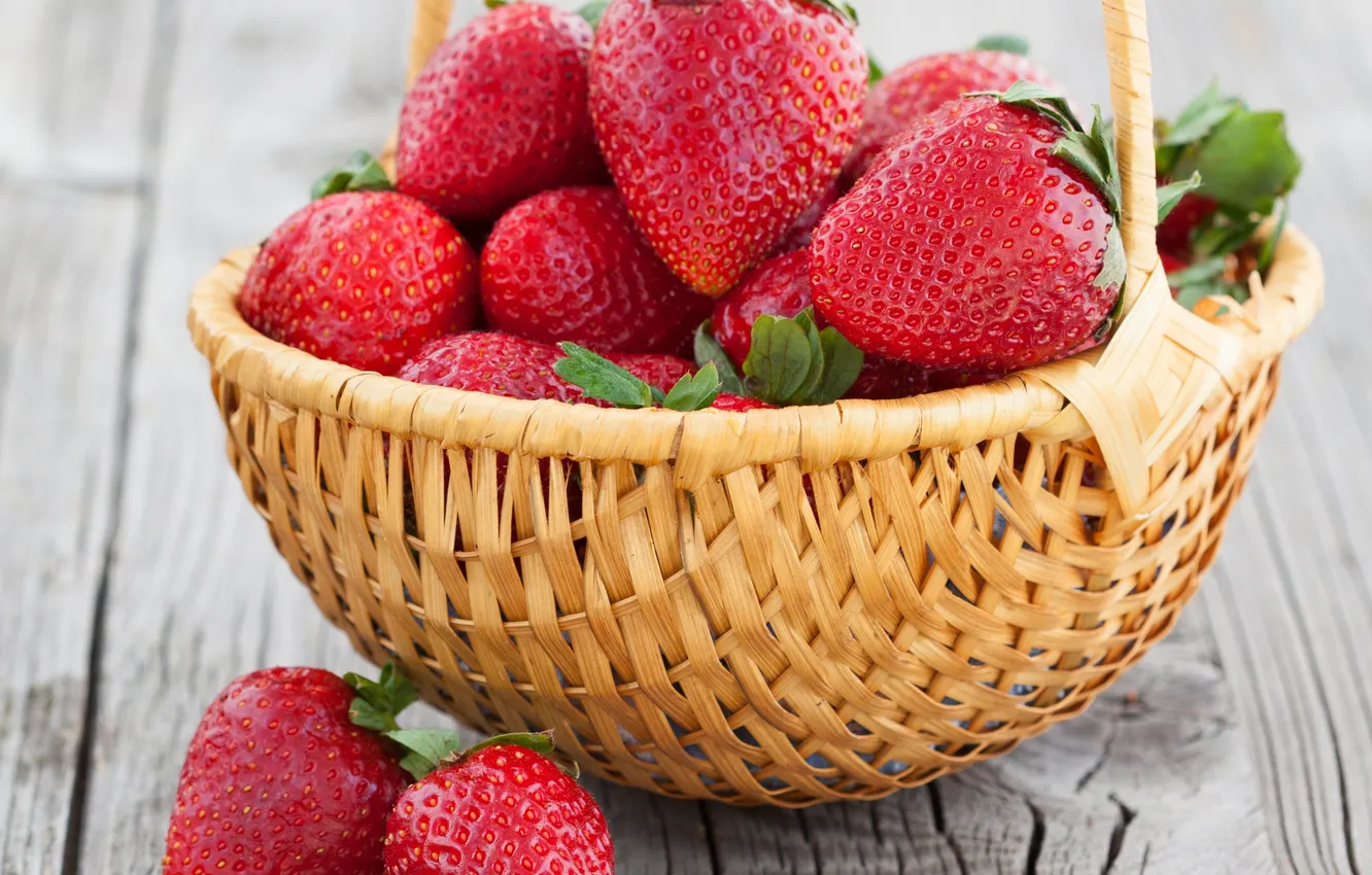 Photo wallpaper berries, strawberry, basket, strawberry, fresh berries