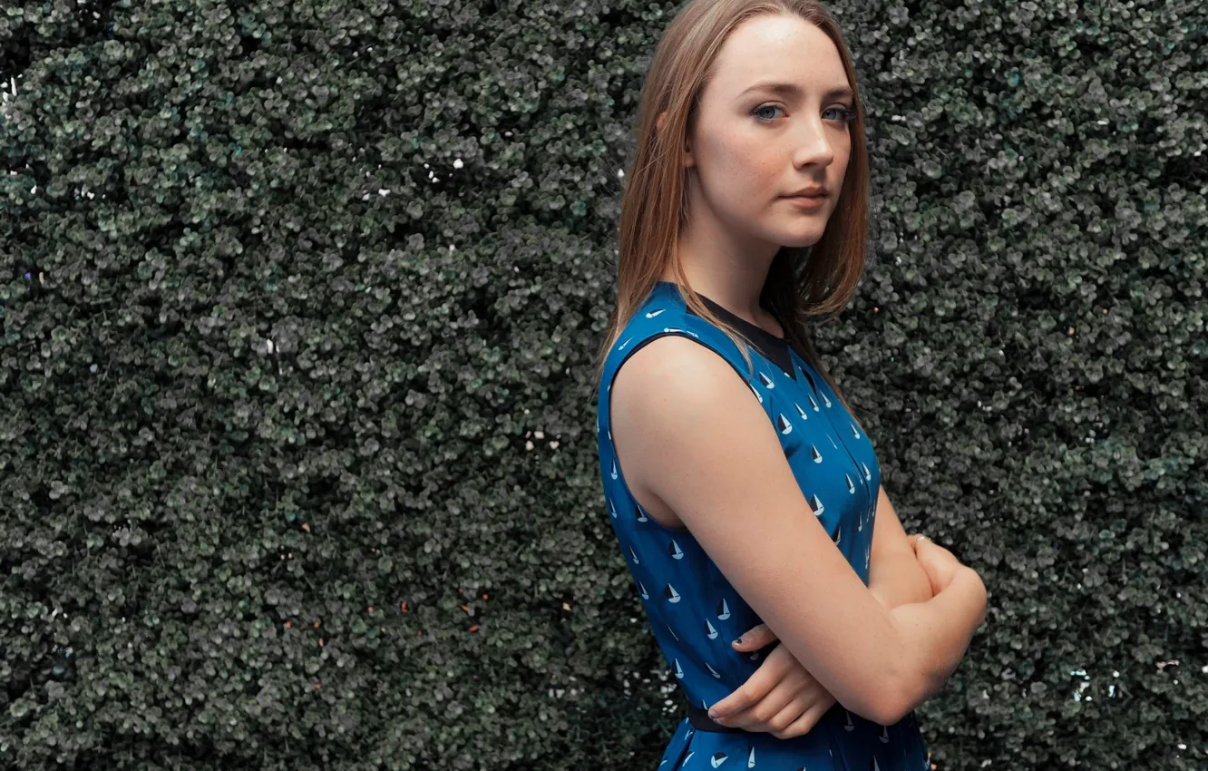Photo wallpaper look, leaves, garden, dress, actress, Saoirse Ronan, Saoirse Ronan