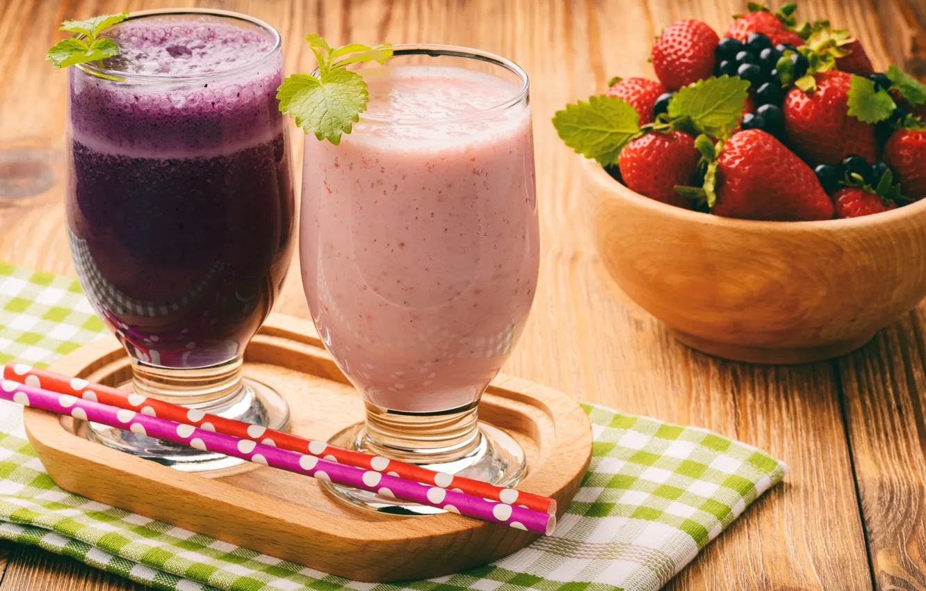 Photo wallpaper berries, strawberry, glasses, drink, currants, smoothies with yogurt