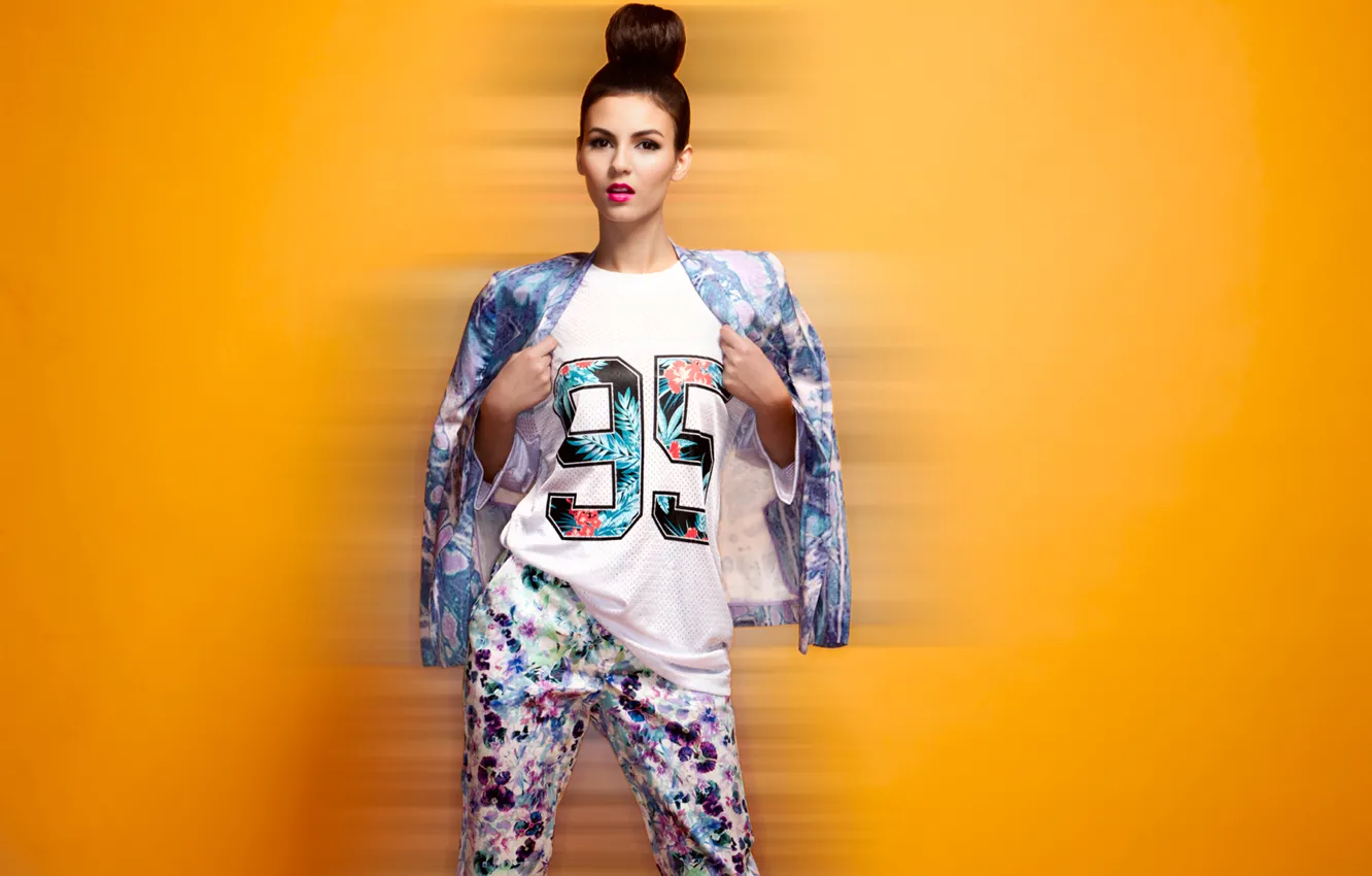 Photo wallpaper yellow, background, model, makeup, actress, brunette, hairstyle, photographer