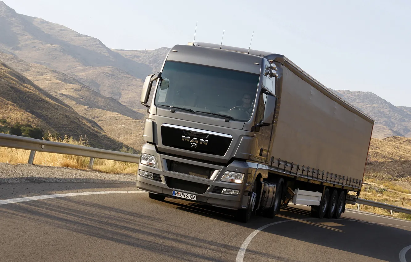 Photo wallpaper mountains, GTX, serpentine, man