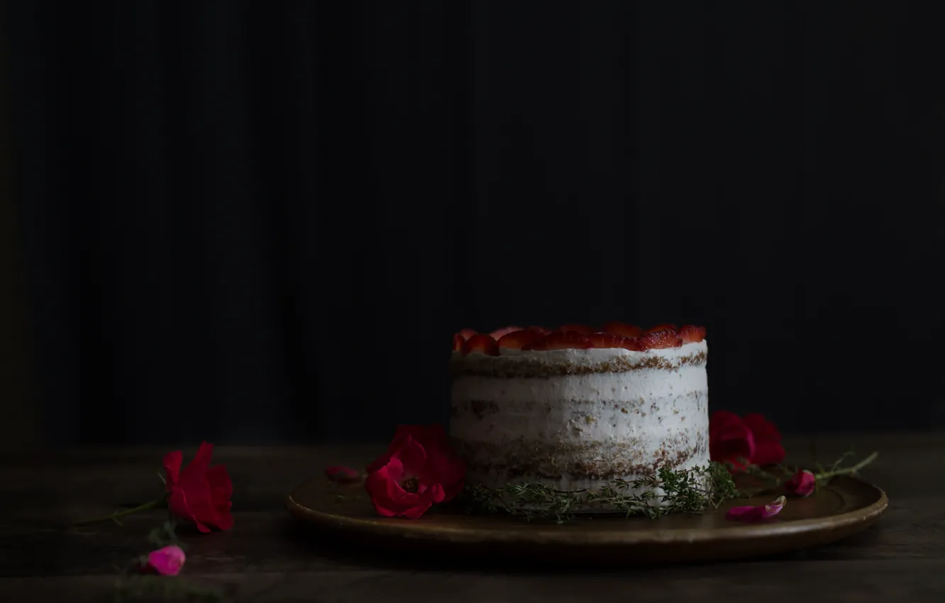 Photo wallpaper strawberry, cake, buds, cream, sweet, roses are red