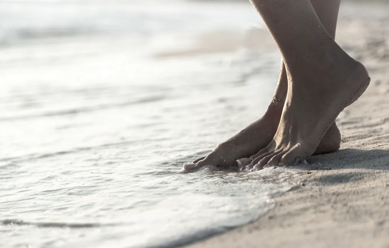 Photo wallpaper sand, feet, bracelet, tide