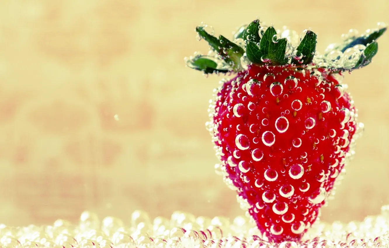 Photo wallpaper WATER, STRAWBERRY, BUBBLES, REDS