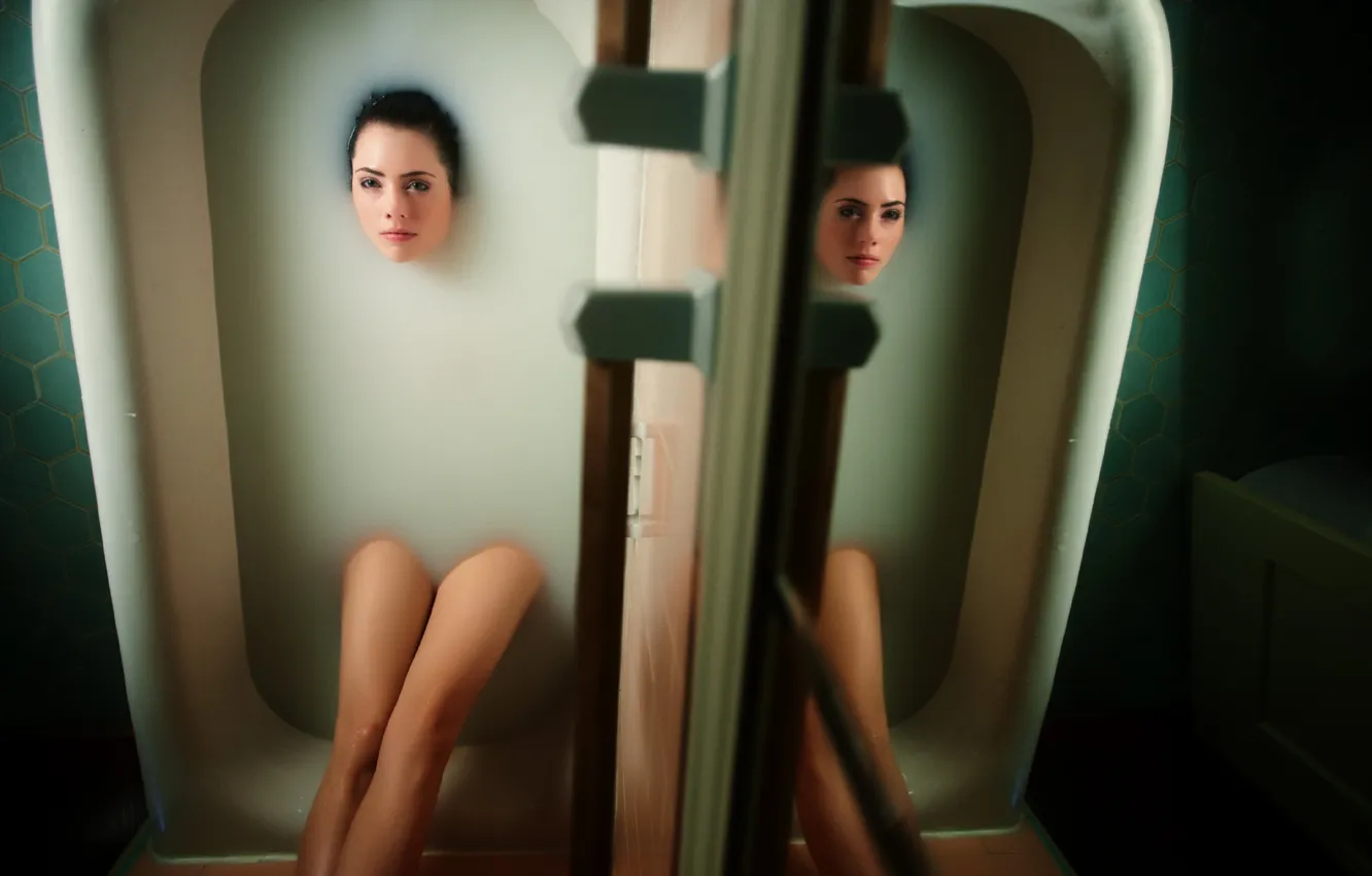 Photo wallpaper mirror, bath, Actress, ADRIENNE WILKINSON