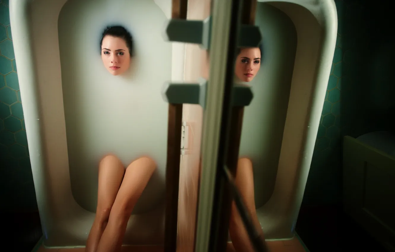 Photo wallpaper mirror, bath, actress, ADRIENNE WILKINSON