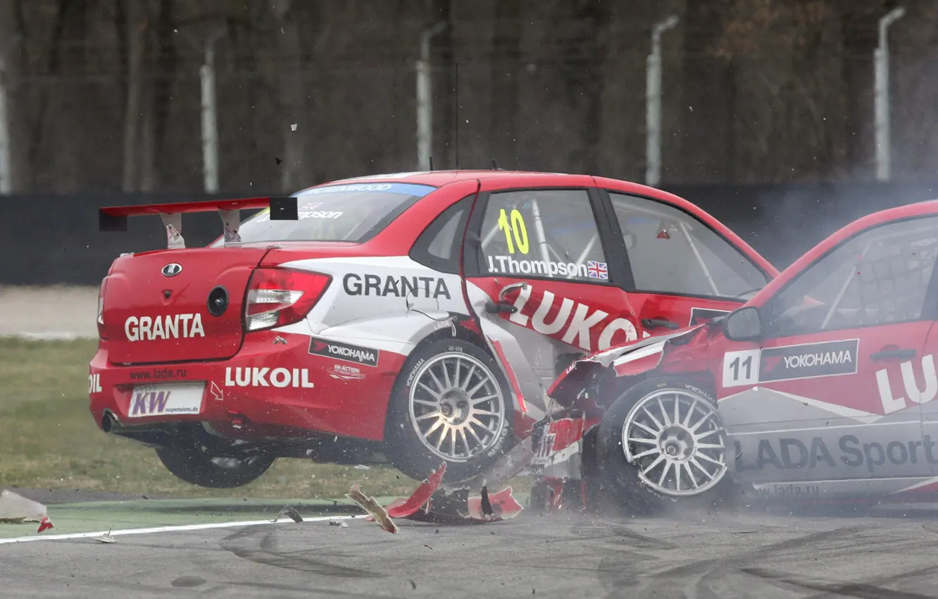 Photo wallpaper crash, clash, Lada, Granta, WTCC, James Thompson, lukoil, LADA Sport