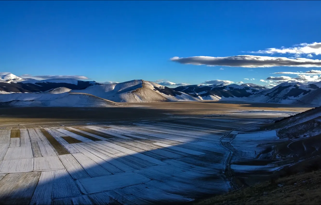 Photo wallpaper the sky, clouds, snow, mountains, Italy, The National park of Monti Sibillini, The Piani Di …