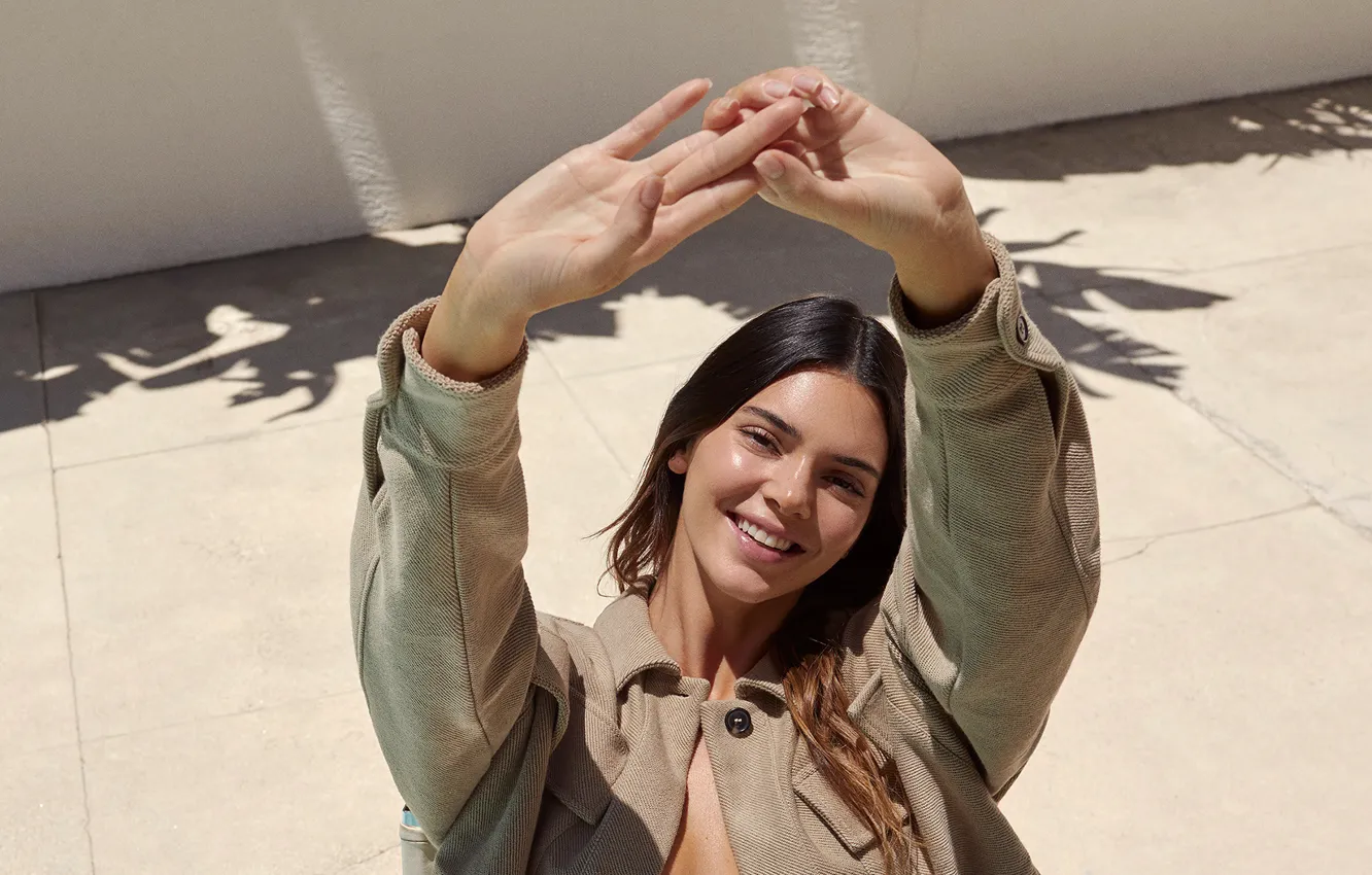 Photo wallpaper pose, look, shirt, smile, model, girl, the sun, Kendall Jenner