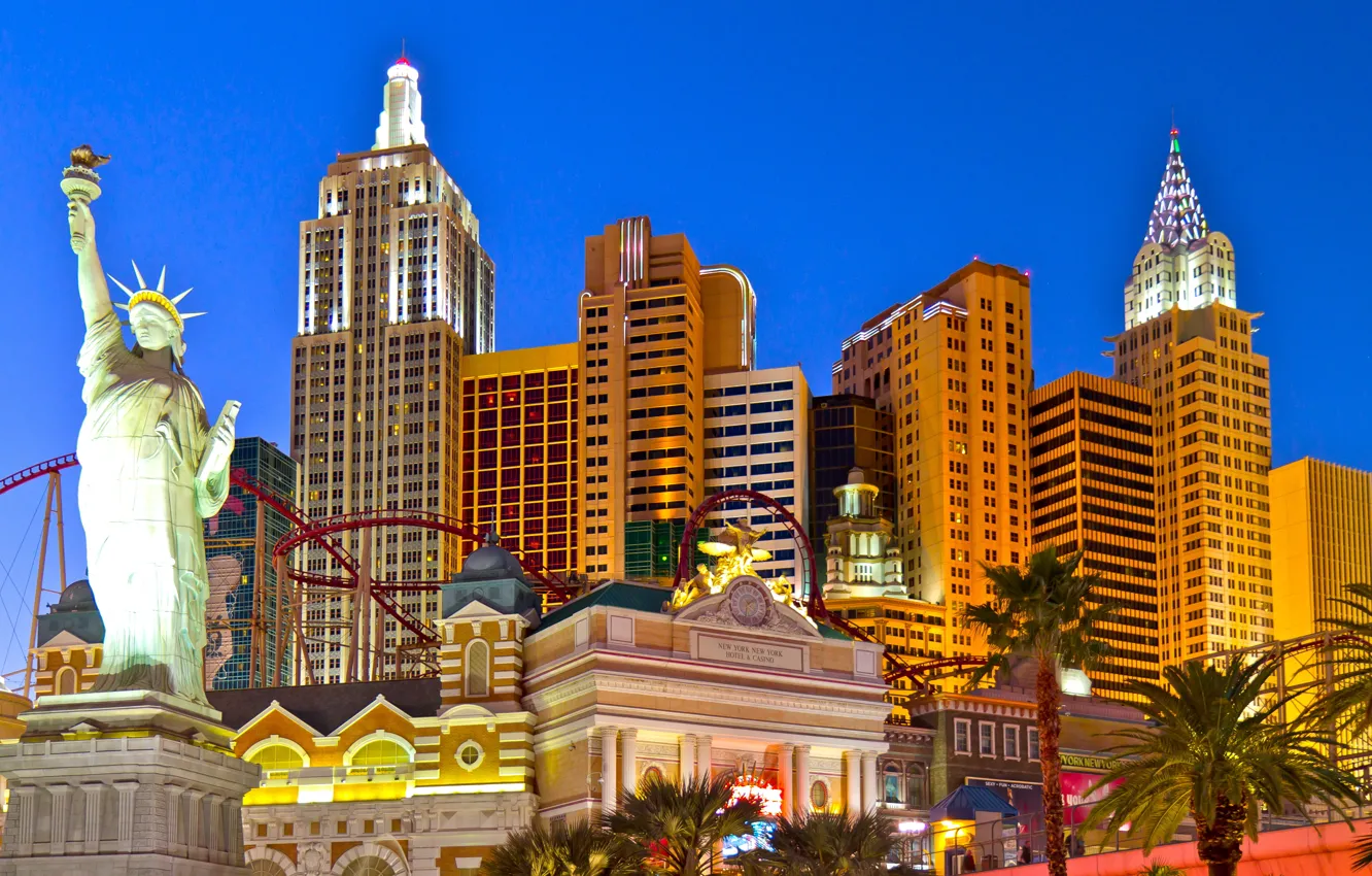 Photo wallpaper the sky, freedom, lights, palm trees, the game, New York, Las Vegas, statue