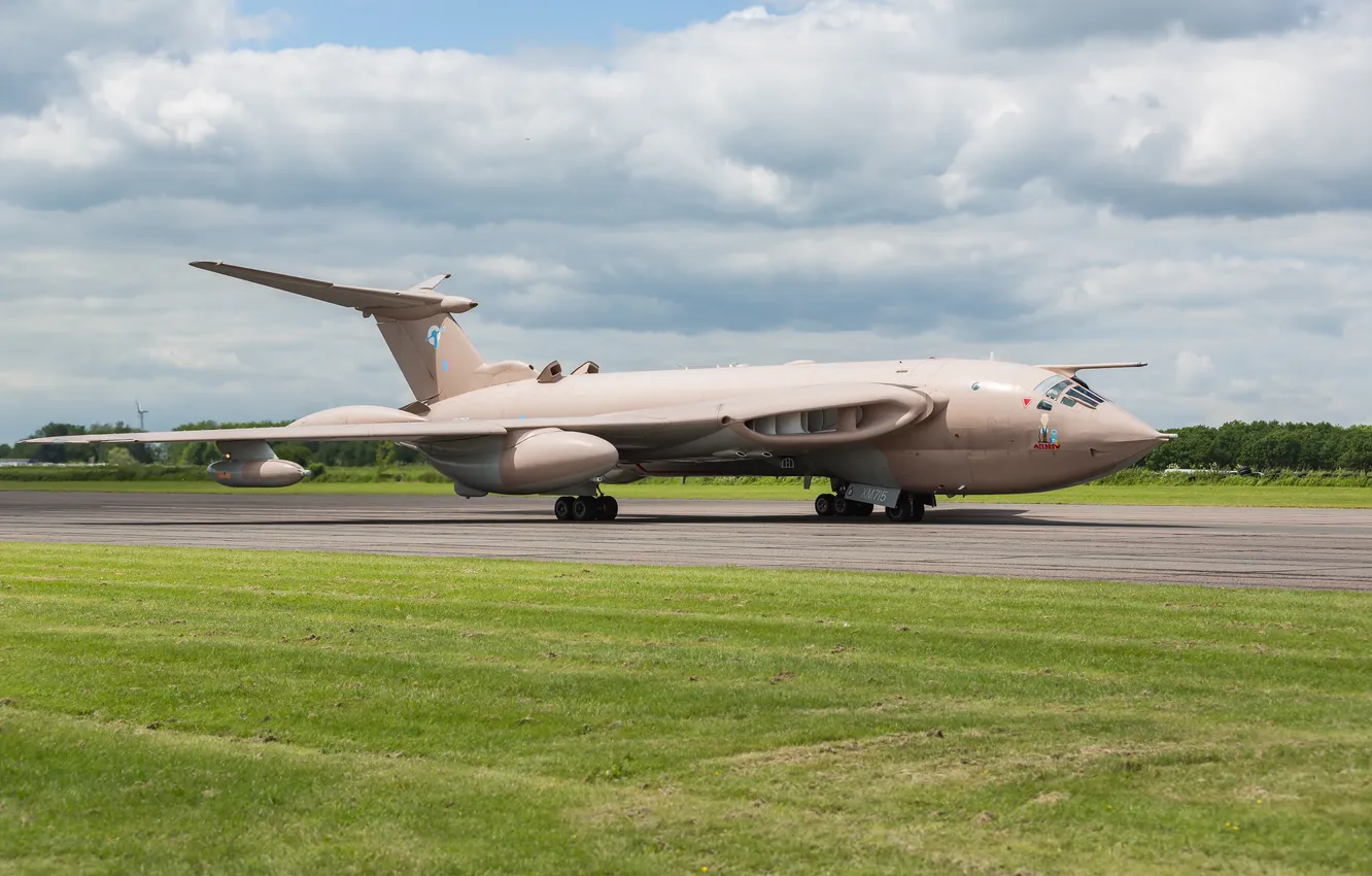 Photo wallpaper bomber, jet, strategic, Handley Page Victor, XM715