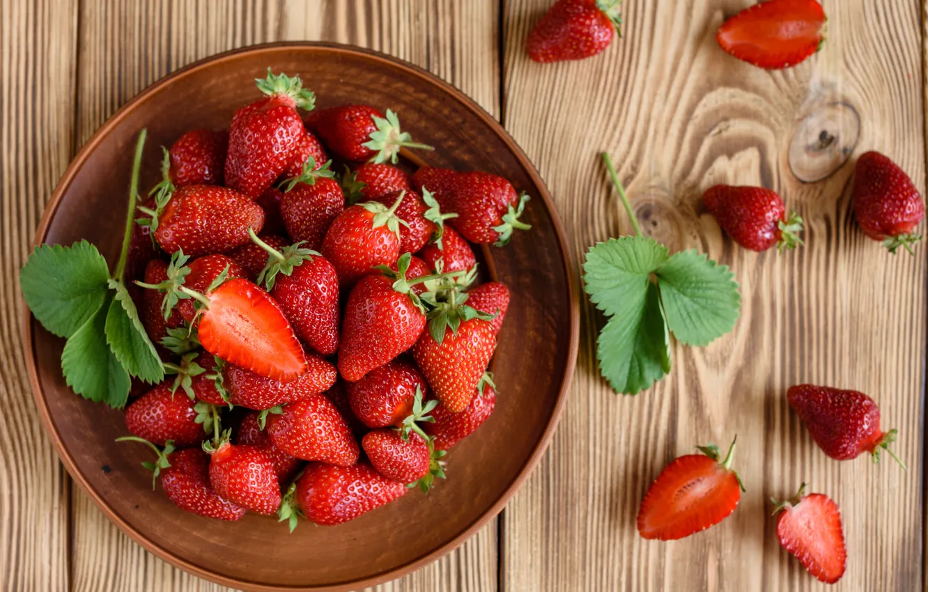 Photo wallpaper berries, strawberry, bowl, wood, ripe