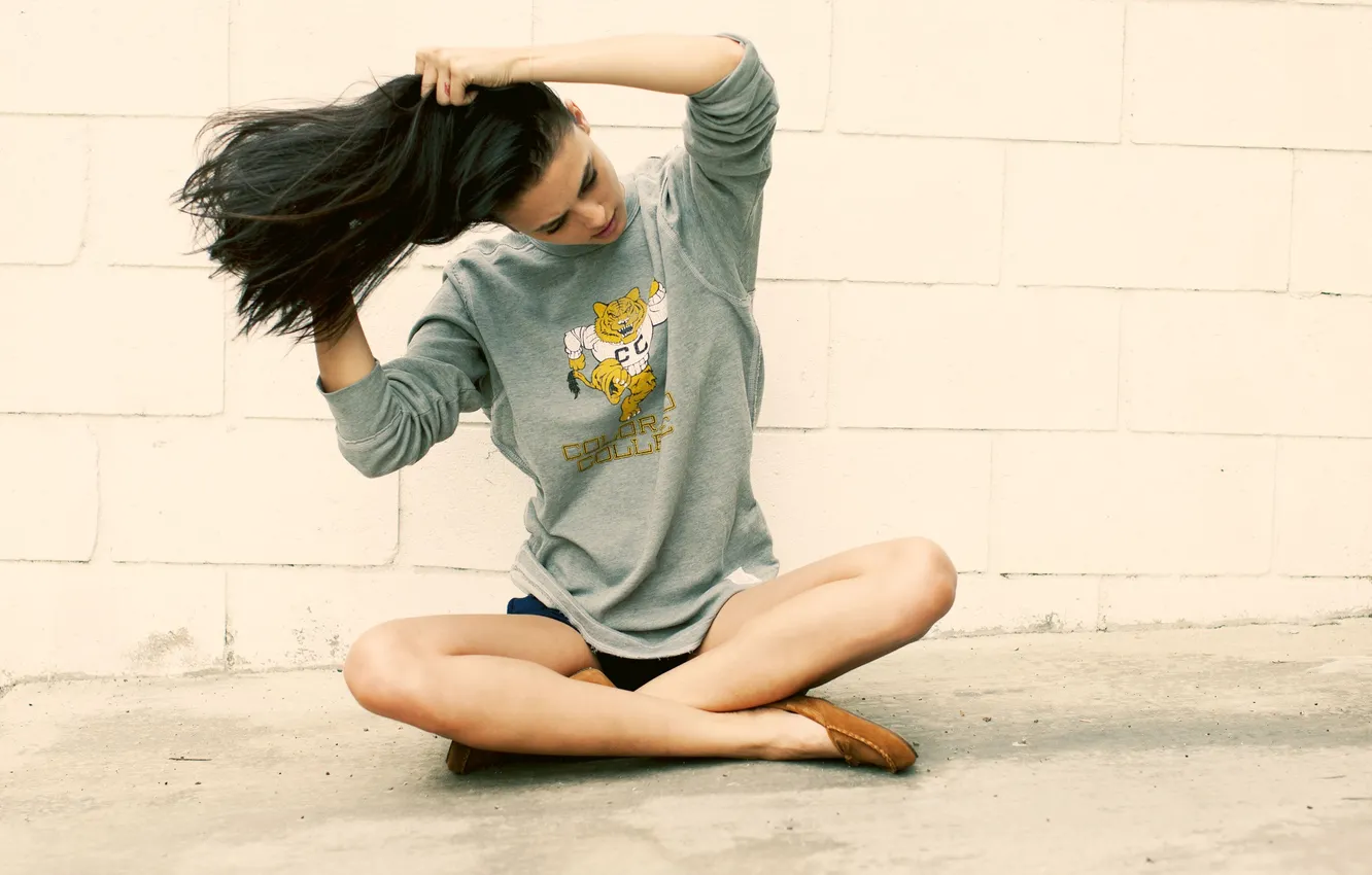 Photo wallpaper pose, brunette, sitting