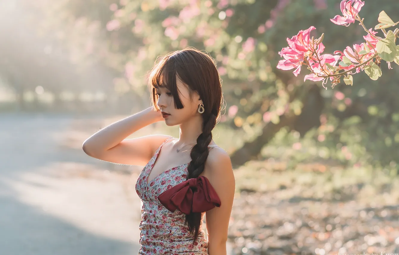 Photo wallpaper the sun, trees, flowers, pose, model, portrait, makeup, dress