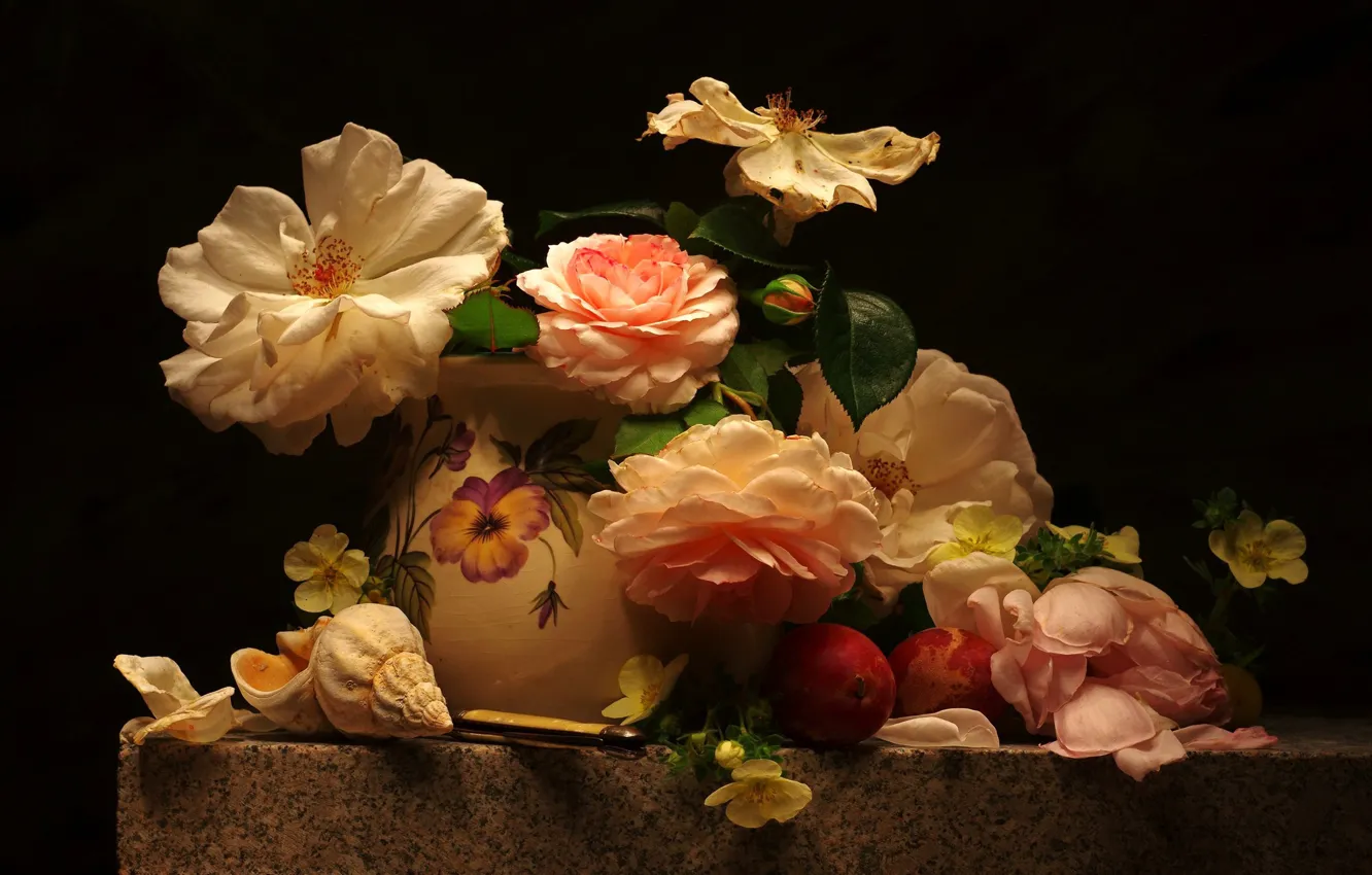 Photo wallpaper flowers, table, roses, petals, vase, shell, black background, still life