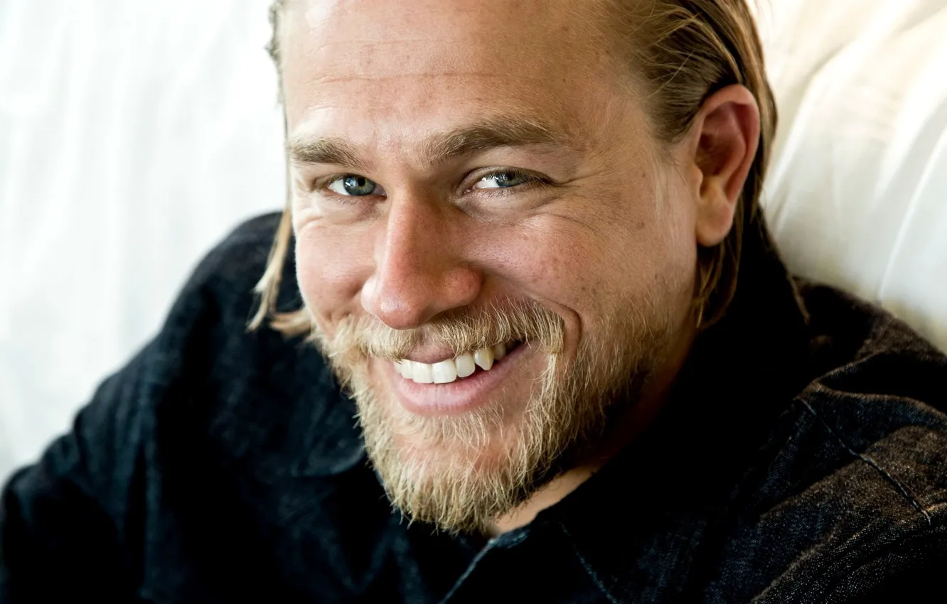 Photo wallpaper face, smile, actor, male, blonde, Charlie Hunnam, Charlie Hunnam