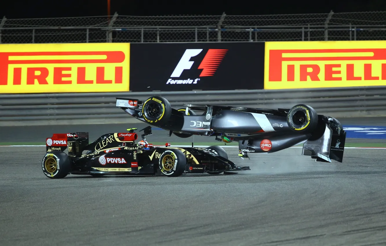 Photo wallpaper Crash, Formula 1, Crazy, Bahrain