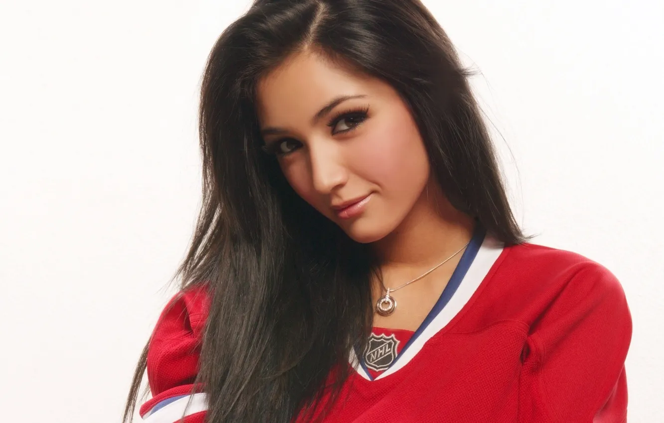 Photo wallpaper look, smile, model, actress, brunette, t-shirt, hockey, montreal canadiens