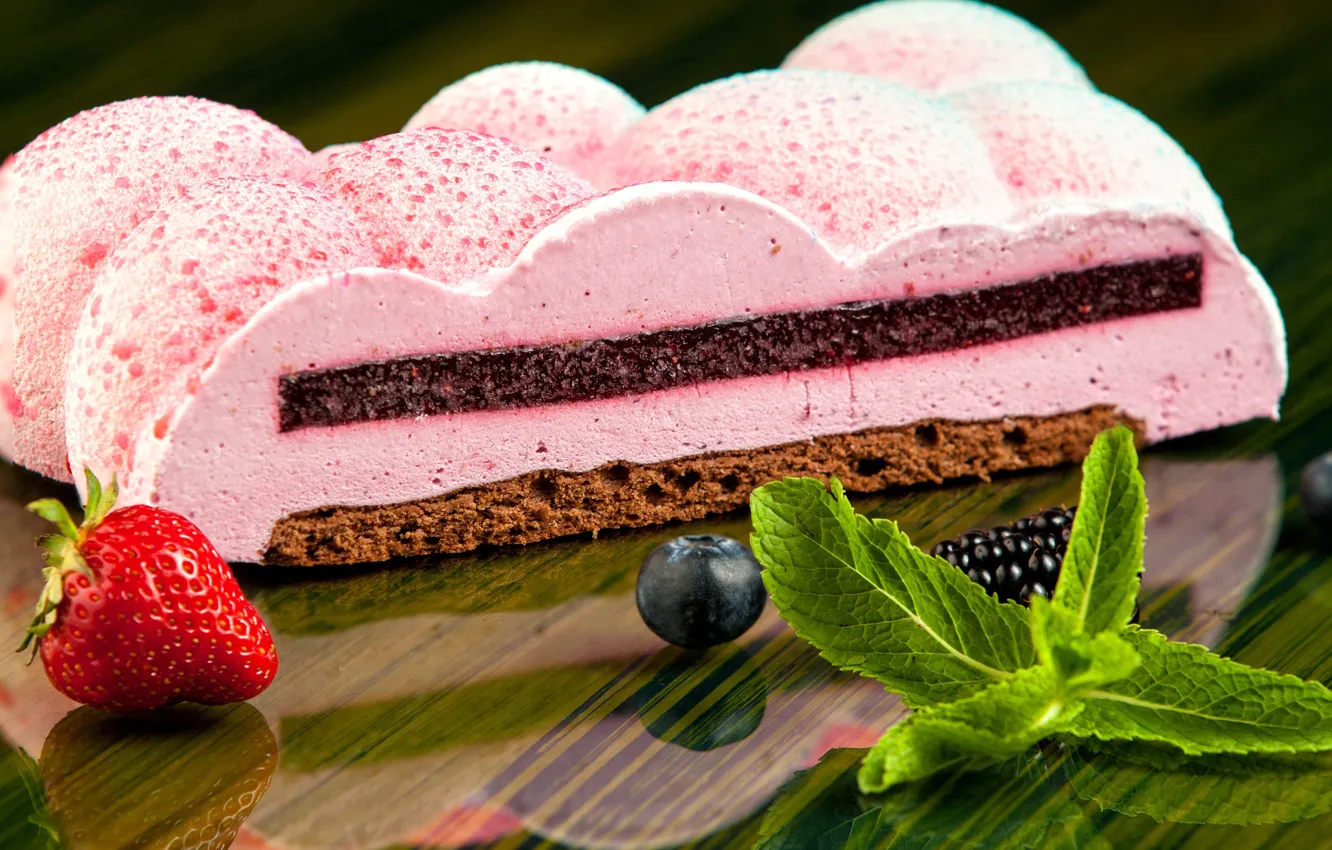 Photo wallpaper berries, the cut, strawberry, cake, mint, cream, blueberries