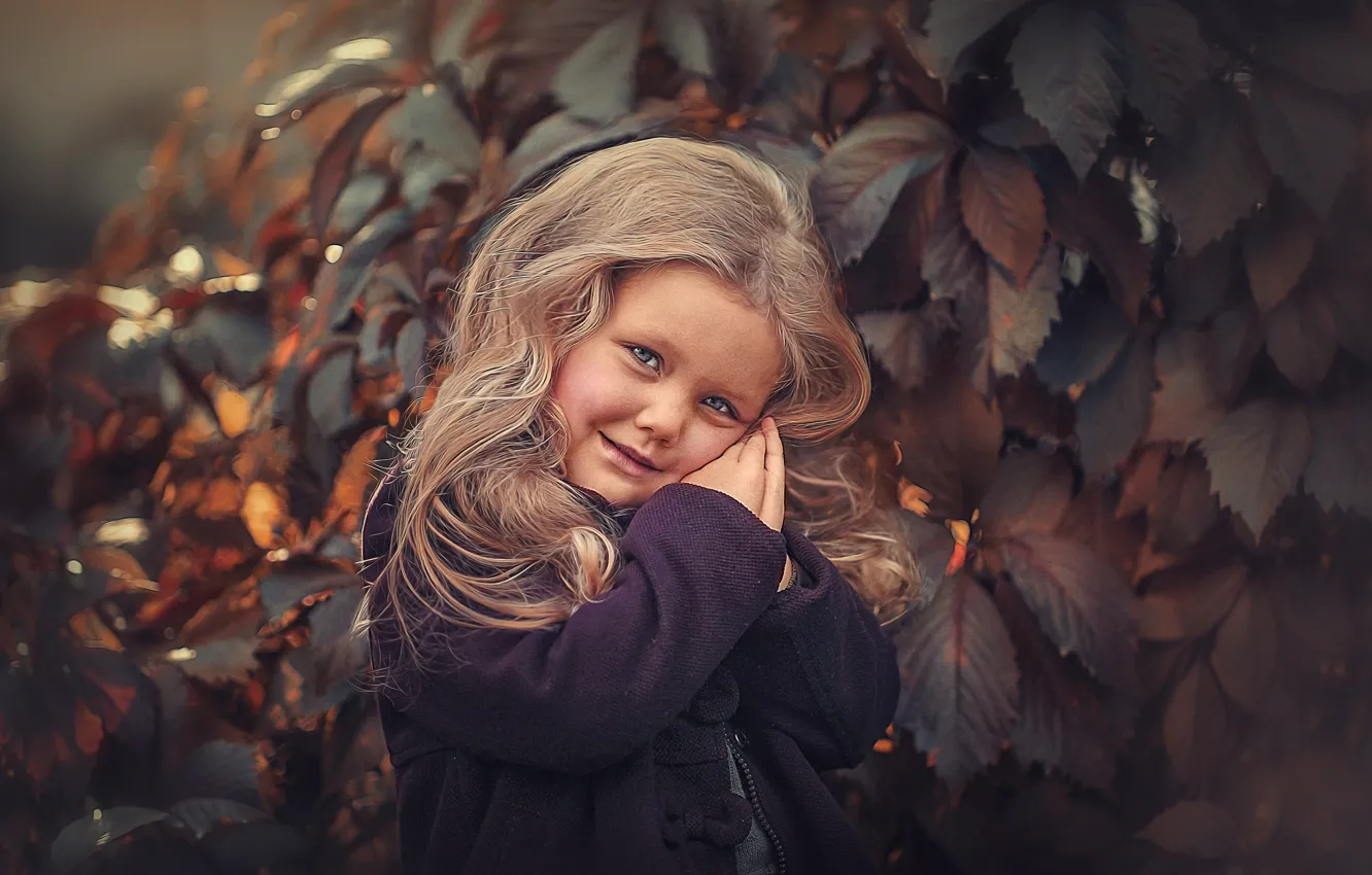 Photo wallpaper autumn, leaves, smile, girl, child, curls, ivy, Ksenia Lysenkova