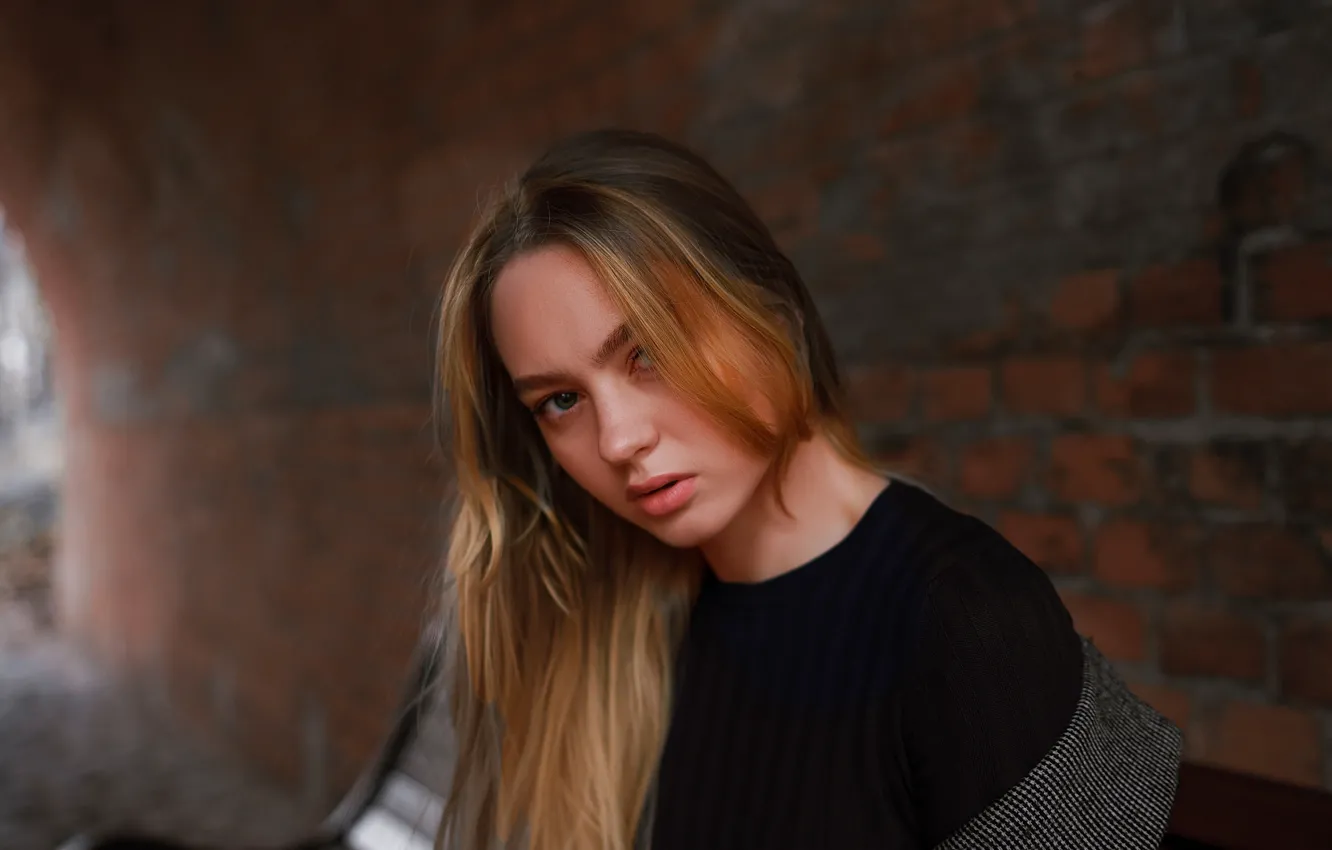 Photo wallpaper autumn, girl, brick, sponge, Alex Four