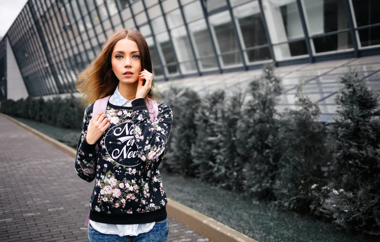 Photo wallpaper look, pose, model, building, portrait, jeans, hands, makeup