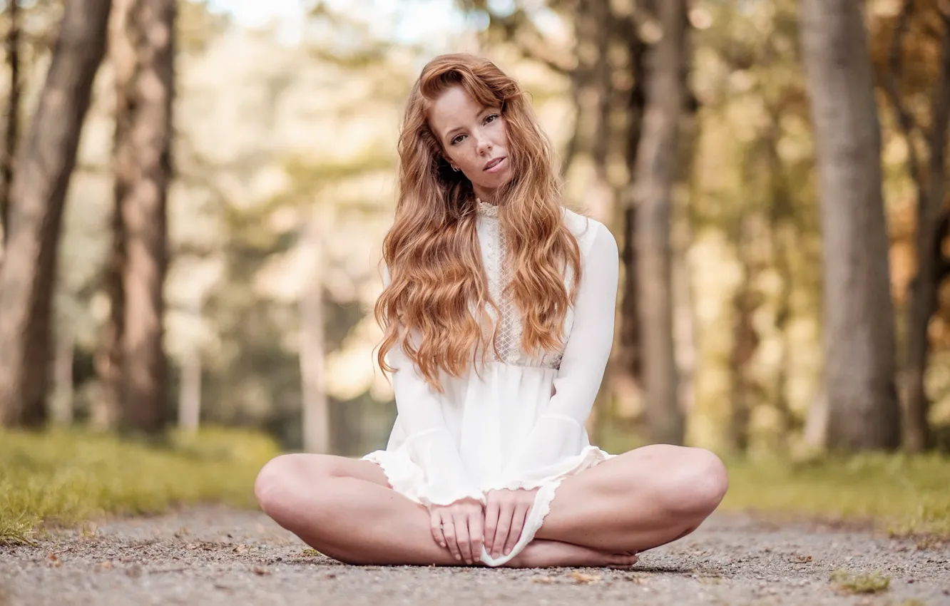 Photo wallpaper road, look, girl