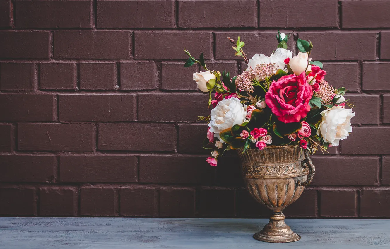 Photo wallpaper red, flowers, vase, bouquet, brick wall, brown background, roses, white