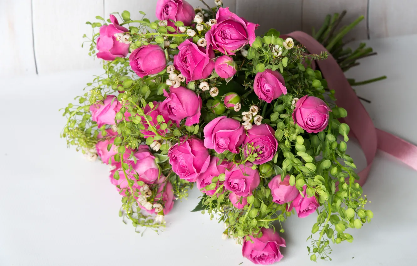 Photo wallpaper greens, roses, bouquet