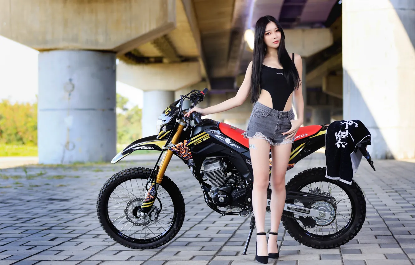 Photo wallpaper look, model, shorts, portrait, makeup, figure, brunette, hairstyle