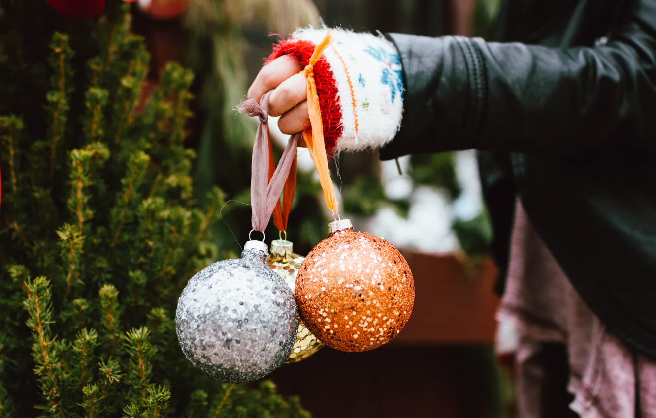 Photo wallpaper balls, balls, new year, hand, decoration, Christmas