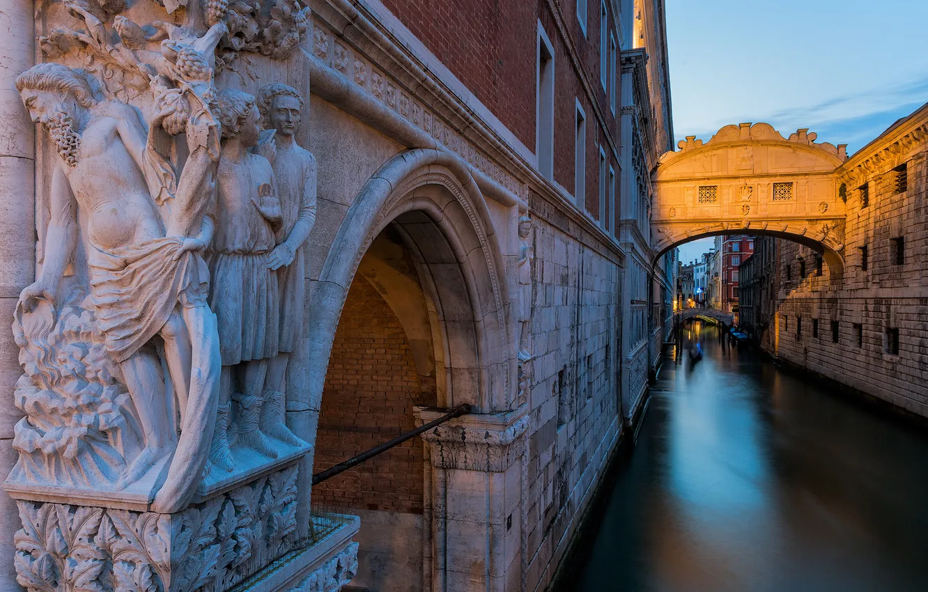 Photo wallpaper the sky, Italy, Venice, the Doge's Palace, the bridge of Sighs, Palace channel