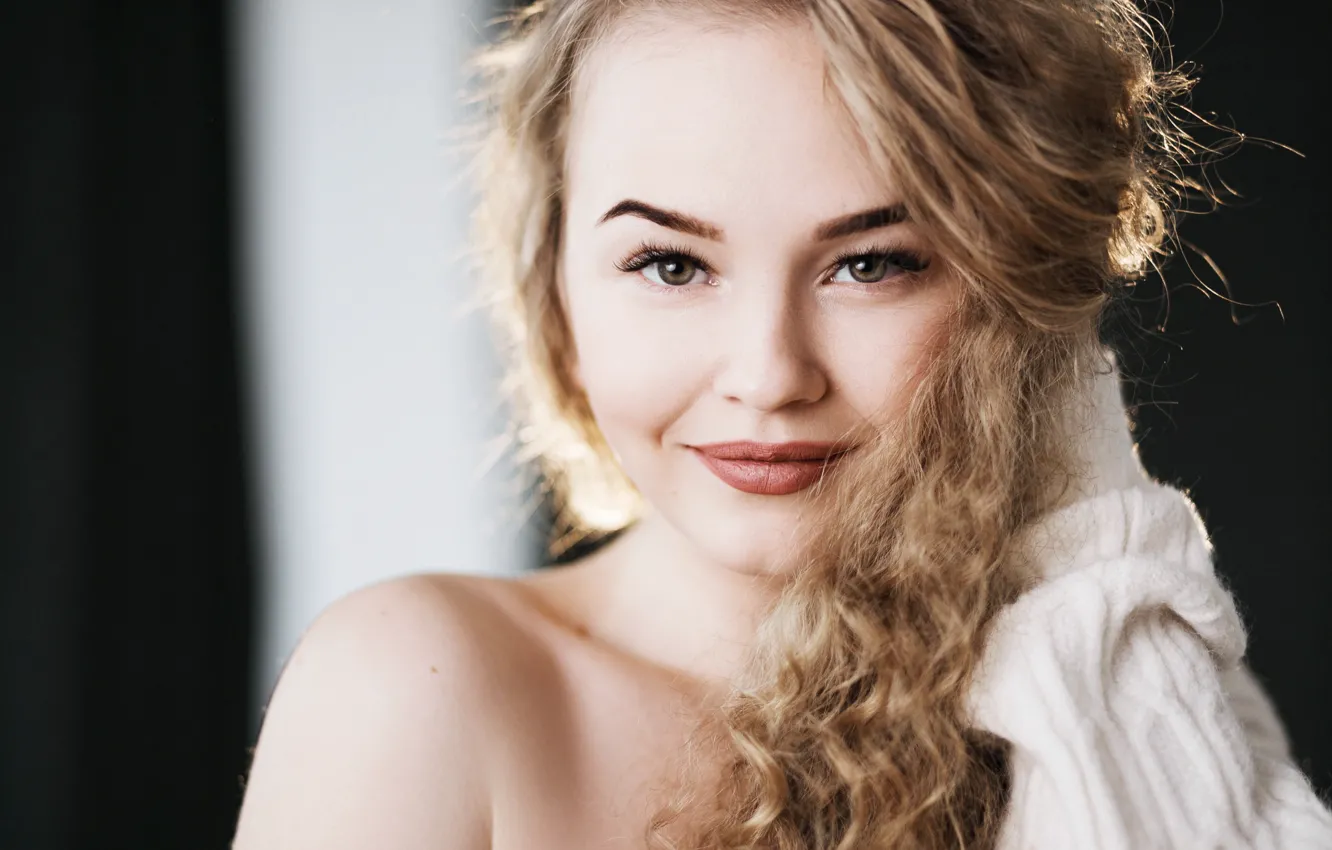 Photo wallpaper look, girl, face, hair, portrait, shoulders, curls, Nastya