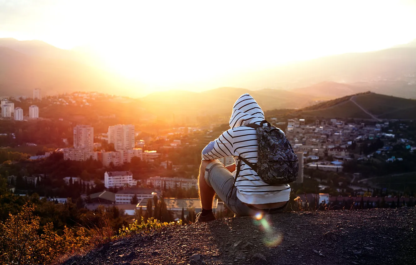 Photo wallpaper the sky, sunset, the city, guy, backpack, PAITA
