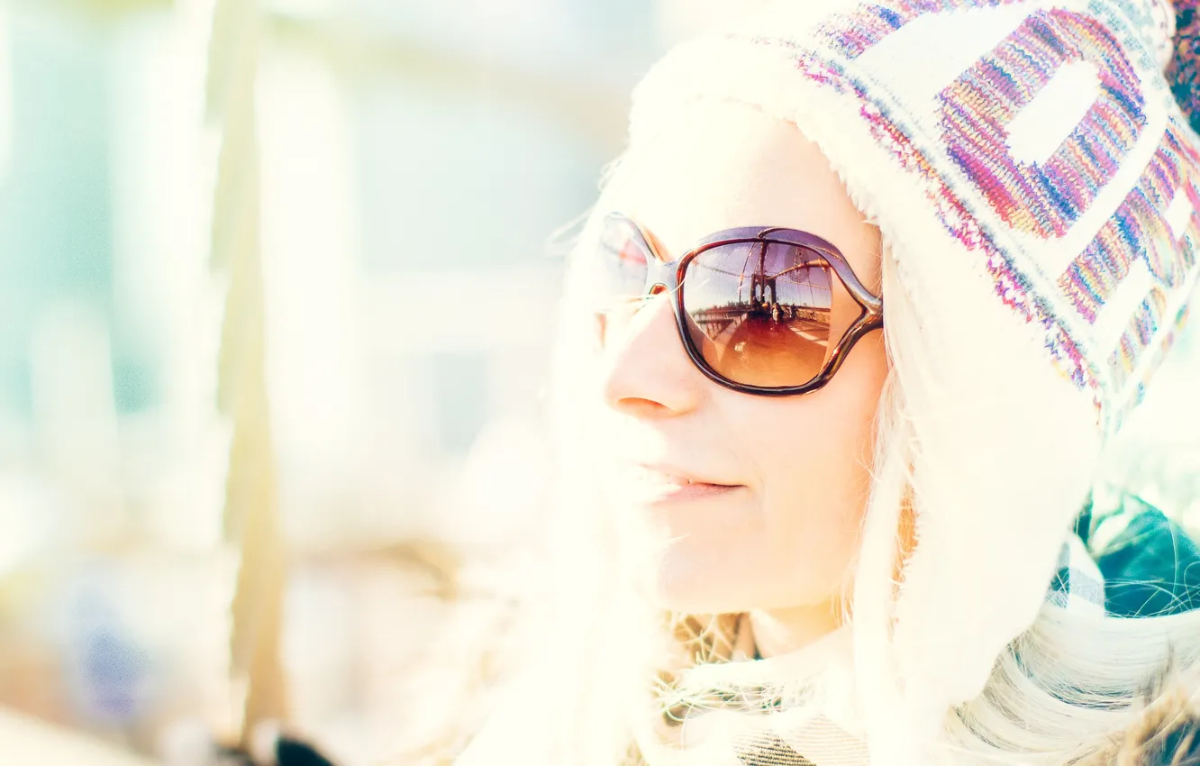 Photo wallpaper girl, face, smile, reflection, hat, glasses