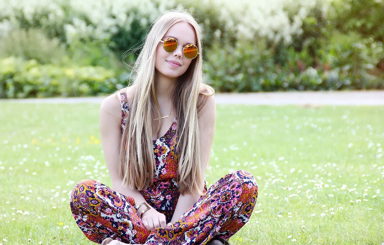 Photo wallpaper summer, girl, face, smile, hair, glasses