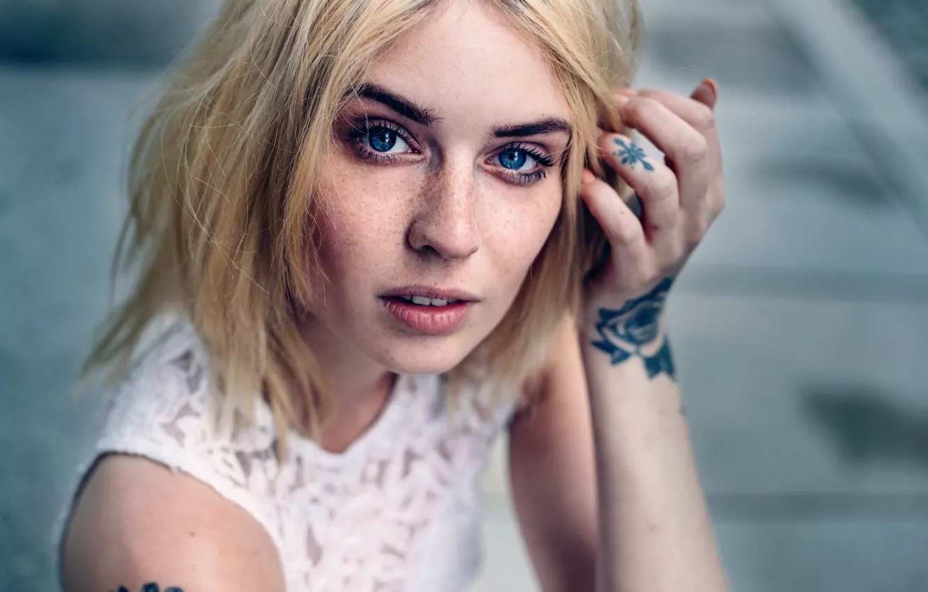 Photo wallpaper look, portrait, tattoo, freckles, sponge, teeth, dust in my heart